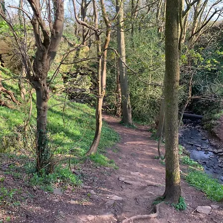 1 Bedroom 1 Bed Retreat With Hot Tub In Hambrook Close To Centre, Mod, Axa, Uwe Ferienhaus