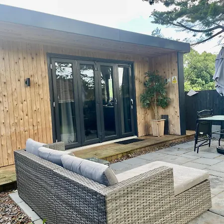 Ferienhaus 1 Bedroom 1 Bed Retreat With Hot Tub In Hambrook Close To Centre, Mod, Axa, Uwe Bristol