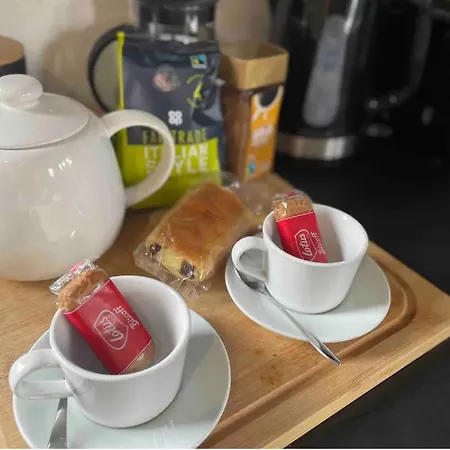 Casa vacanze 1 Bedroom 1 Bed Retreat With Hot Tub In Hambrook Close To Centre, Mod, Axa, Uwe *