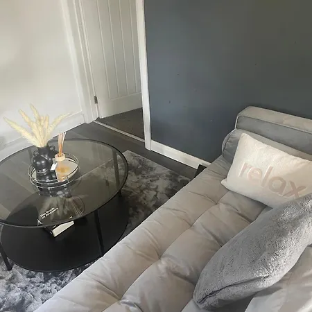 1 Bedroom 1 Bed Retreat With Hot Tub In Hambrook Close To Centre, Mod, Axa, Uwe Casa vacanze Bristol