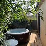 Holiday home 1 Bedroom 1 Bed Retreat With Hot Tub In Hambrook Close To Centre, Mod, Axa, Uwe *
