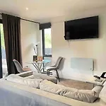 Holiday home 1 Bedroom 1 Bed Retreat With Hot Tub In Hambrook Close To Centre, Mod, Axa, Uwe Bristol