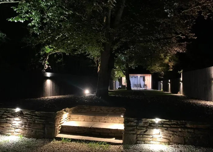 1 Bedroom 1 Bed Retreat With Hot Tub In Hambrook Close To Centre, Mod, Axa, Uwe Bristol