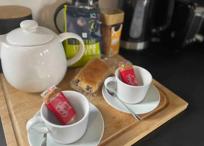 Casa vacanze 1 Bedroom 1 Bed Retreat With Hot Tub In Hambrook Close To Centre, Mod, Axa, Uwe *